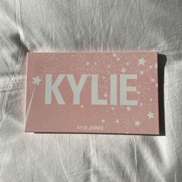 Eyeshadow Palette - Picture 1 of 3